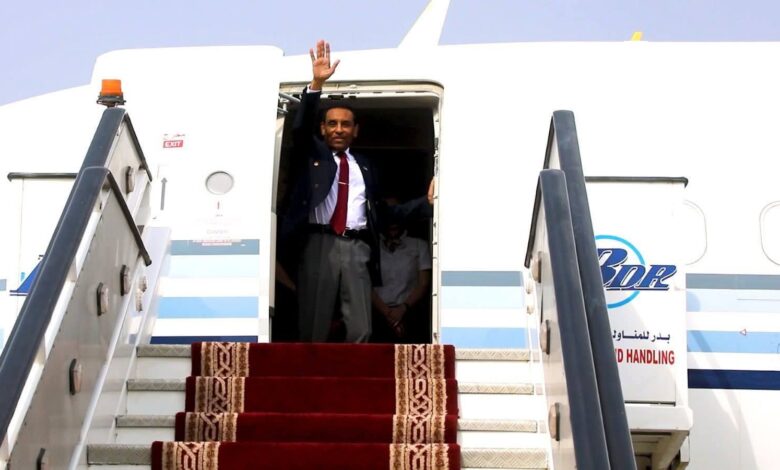 كامل ادريس يغادر