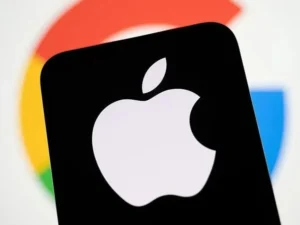 App Store وGoogle Play