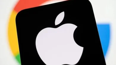 App Store وGoogle Play